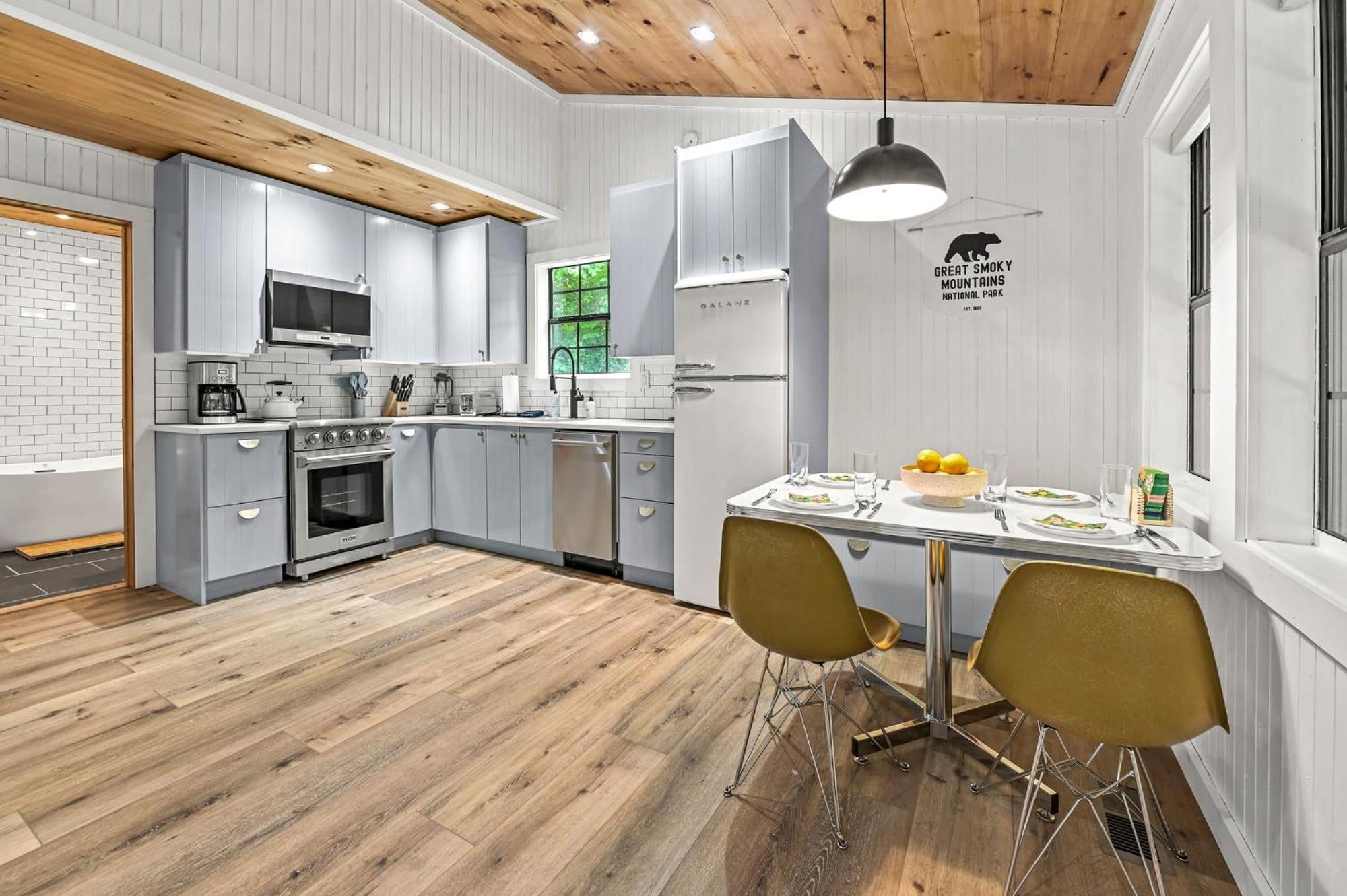Smoky Mountains Hut Tub Cabin Dog Friendly Sevierville Ngoại thất bức ảnh